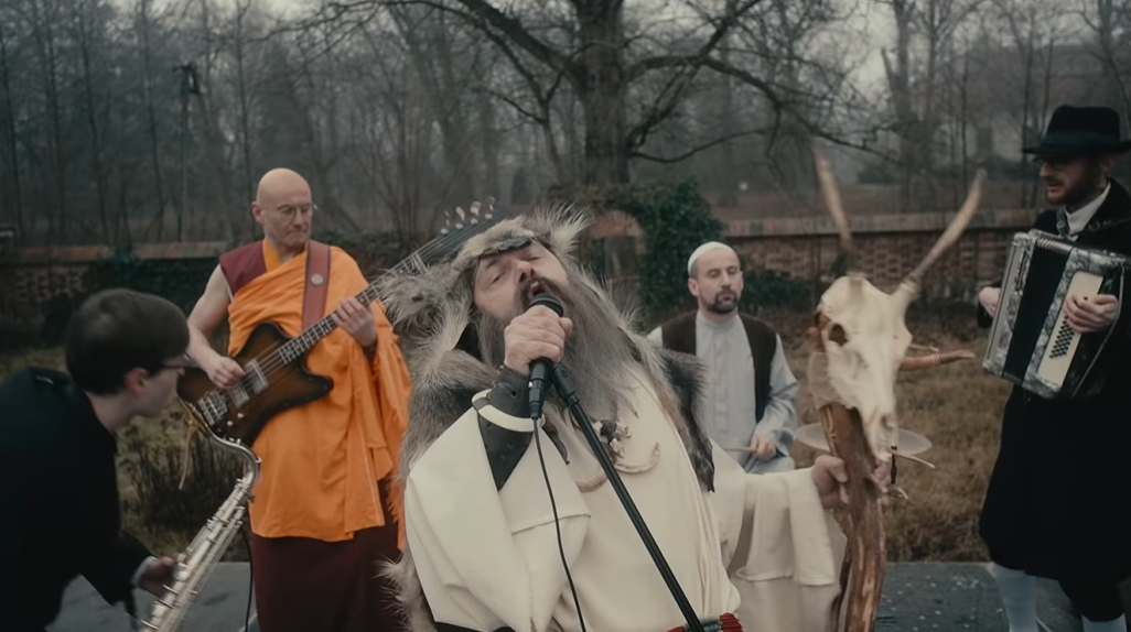     Dr Misio i utwór Strach XXI Wieku. Wojciech Smarzowski reżyserem klipu