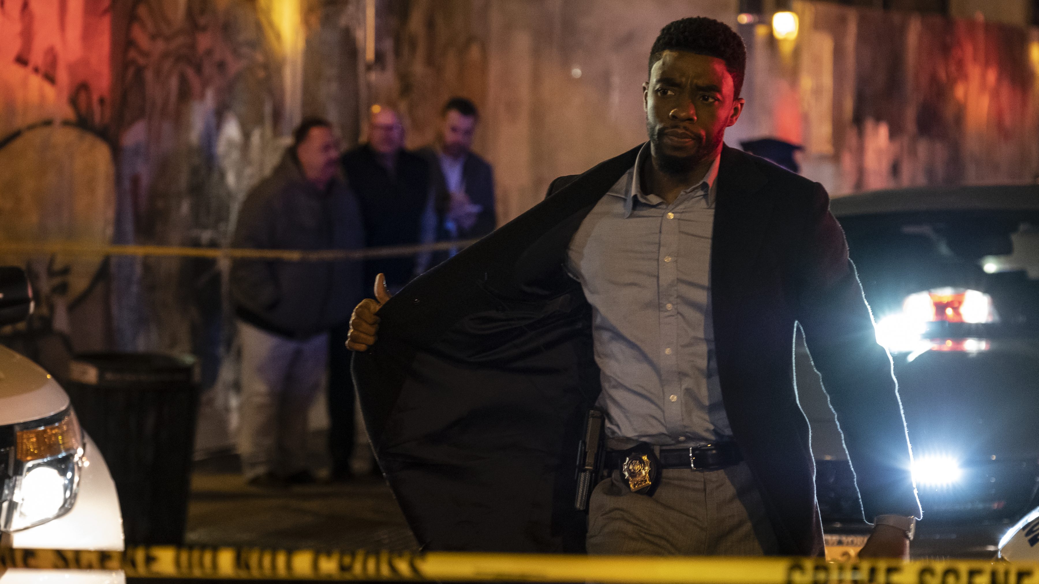 21 mostów - Chadwick Boseman dorzucił się do wynagrodzenia Sienny Miller za film