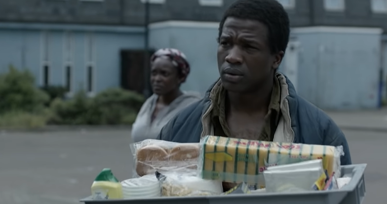     Czyj to dom? - zwiastun horroru o parze uchodźców. Film zakupiony przez Netflixa