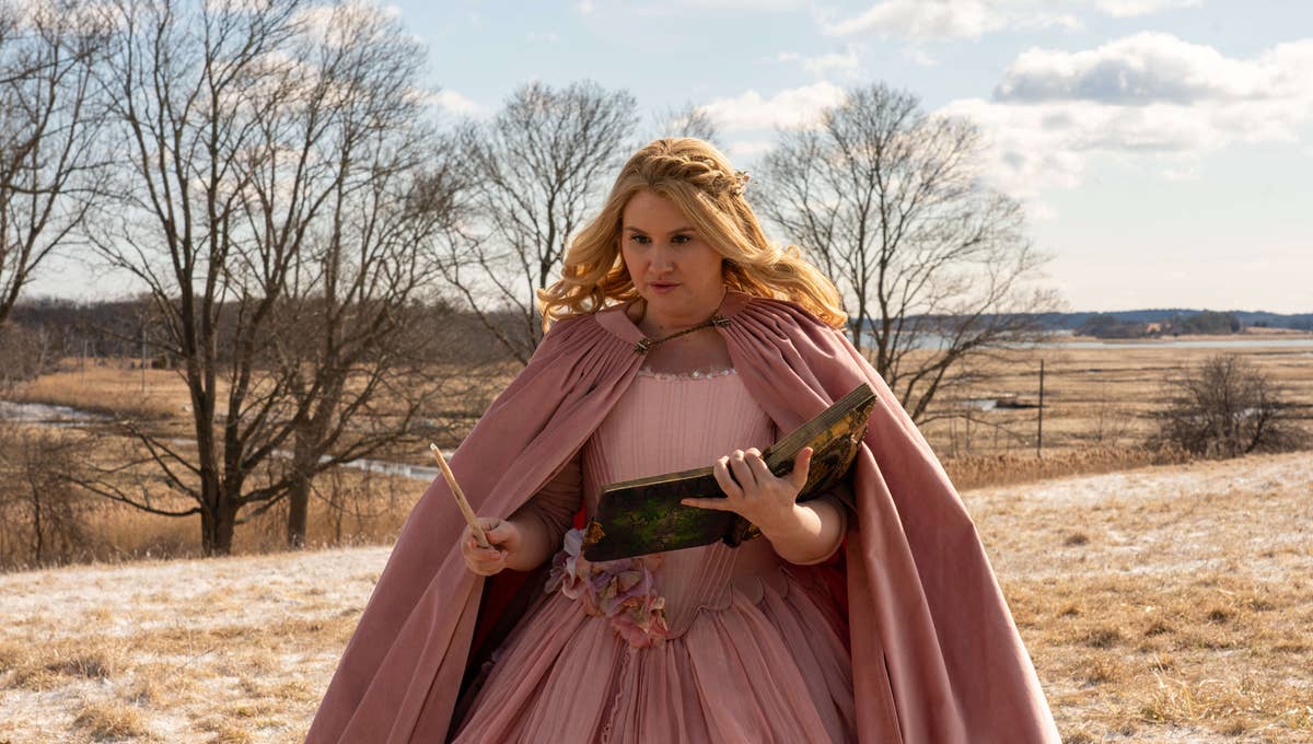 Godmothered - dobra wróżka i przebiegła cyniczka w zwiastunie komedii Disney+