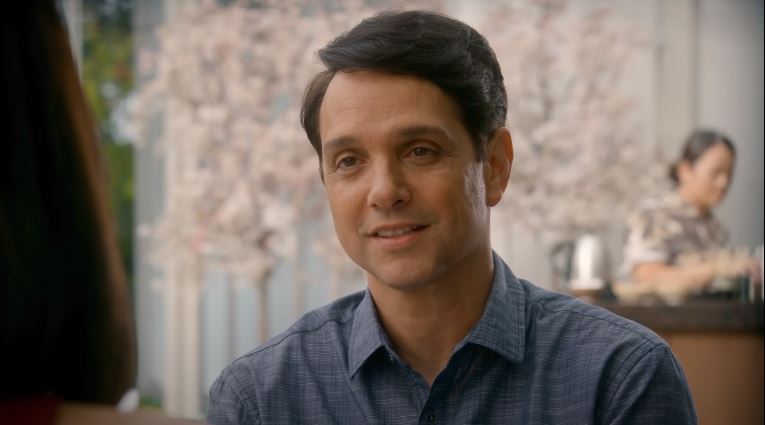 Cobra Kai - nowa scena z 3. sezonu. Daniel wspomina pana Miyagiego