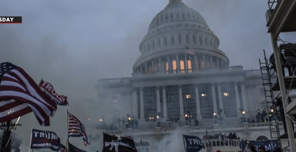     Showtime stworzy serial o ataku na Kapitol Stanów Zjednoczonych. Za sterami twórcy The Comey Rule