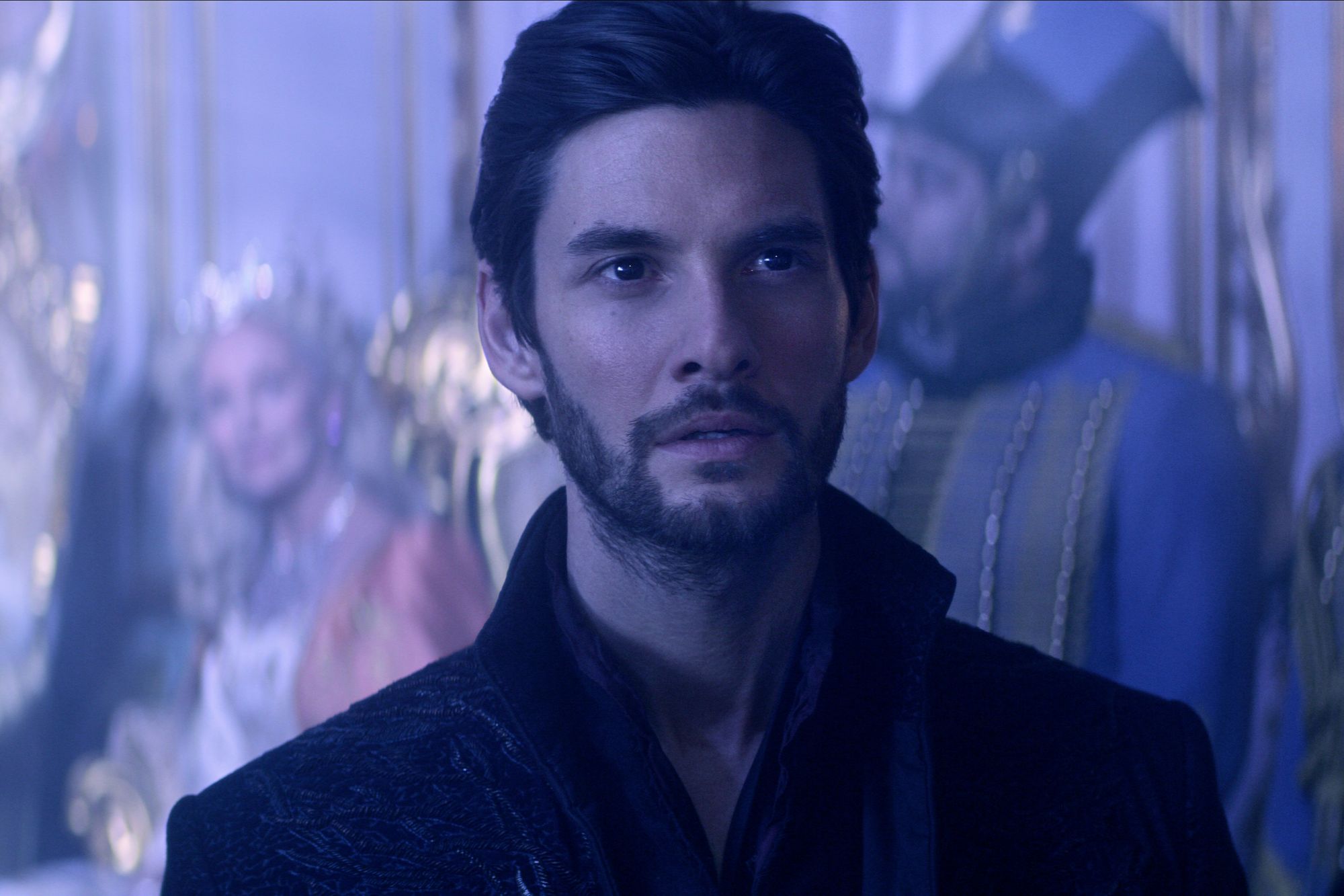     Ben Barnes wydał teledysk. Zobacz Zmrocza z Cień i Kość w romantycznej scenerii