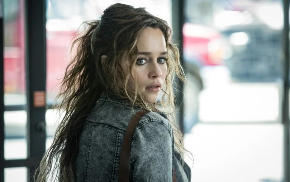     Poza podejrzeniem - Emilia Clarke jako informatorka FBI. Zwiastun, plakat i zdjęcia z filmu