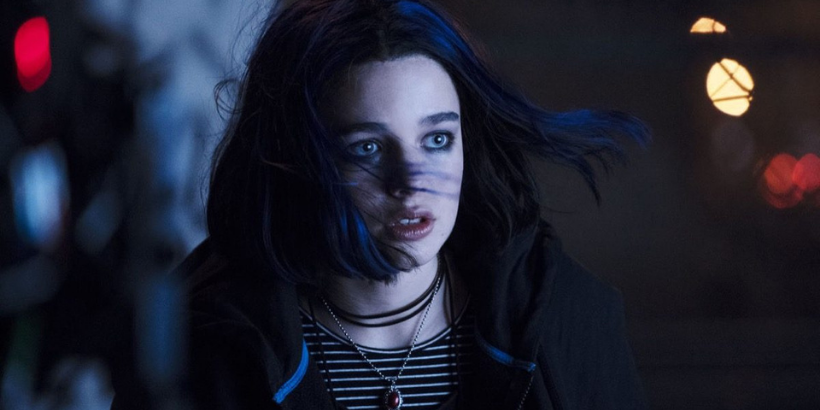     Titans - tak wygląda Raven w nowym kostiumie z 4. sezonu. Niczym Gandalf z Dwóch Wież