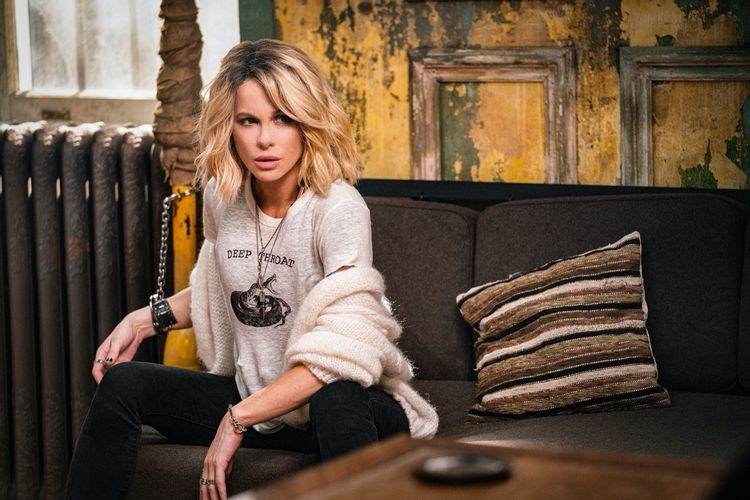     Jolt - zwiastun filmu akcji. Kate Beckinsale niczym Statham w Adrenalinie