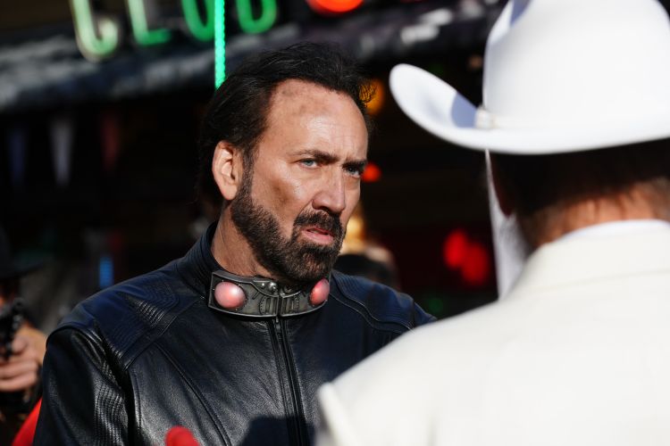     Prisoners of the Ghostland - zdjęcia z filmu. Nicolas Cage i misja w mieście samurajów