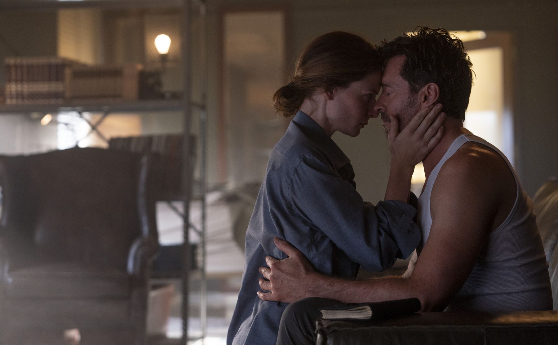     Reminiscencja - Hugh Jackman i Rebecca Ferguson na zdjęciach promocyjnych thrillera