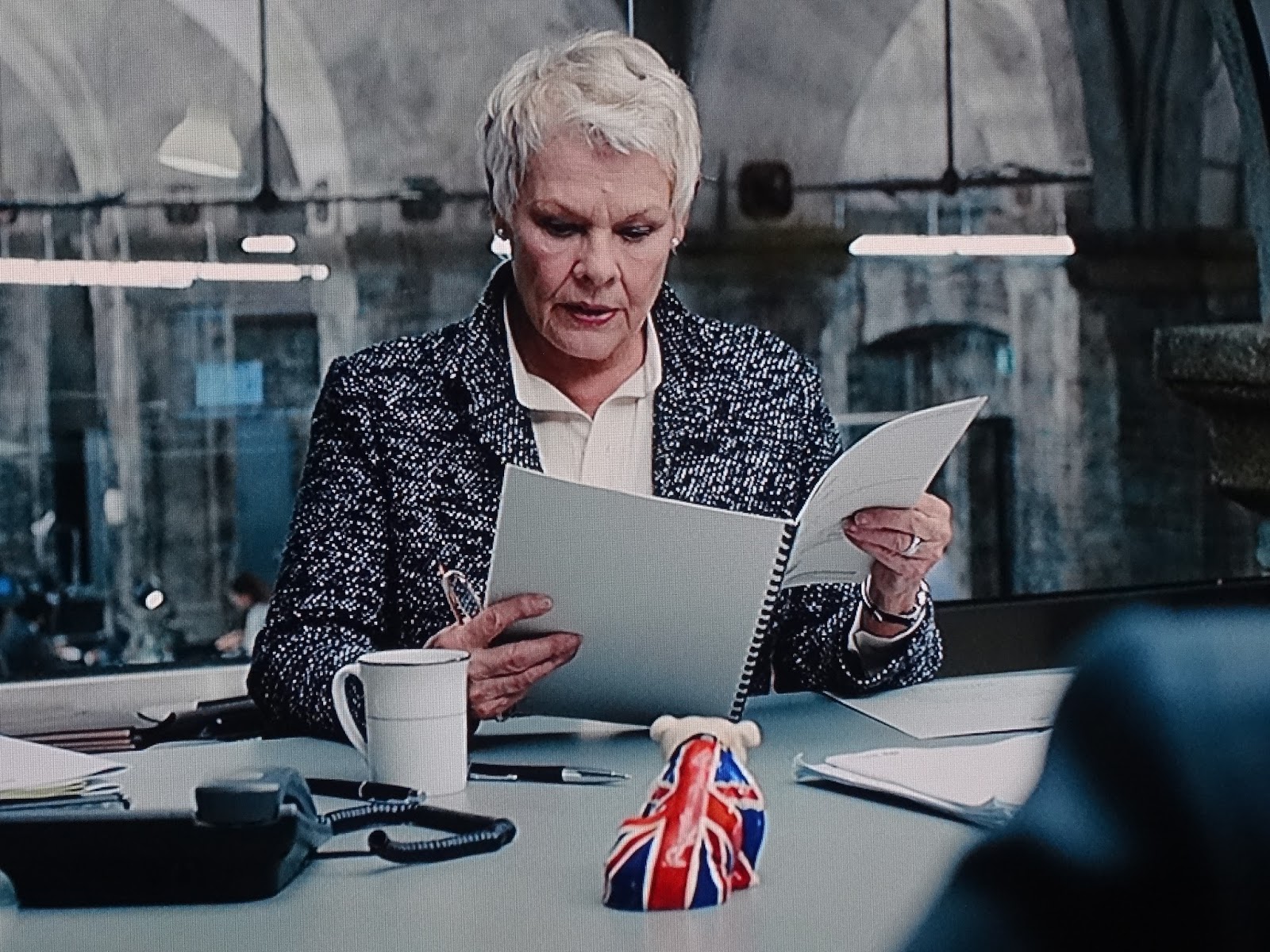 Judi Dench ma poważne problemy ze wzrokiem. Aktorka nie widzi na planie filmowym