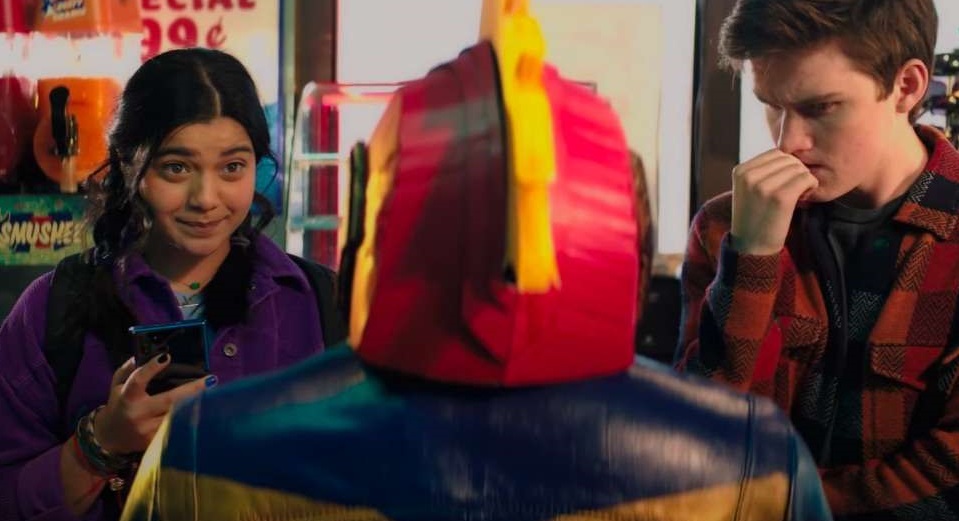     The Marvels - Ms. Marvel ma nowy kostium na zdjęciu z planu filmu MCU