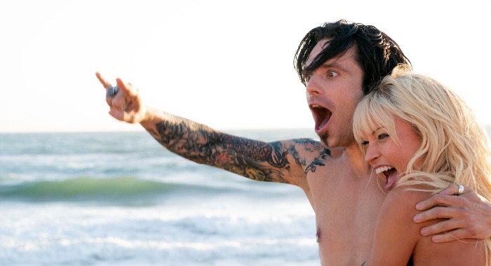     Pam & Tommy - są recenzje krytyków. Lily James wypada genialnie jako Pamela Anderson