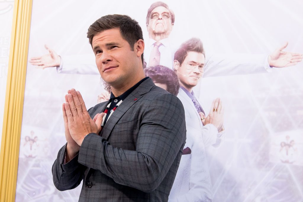     Adam Devine o Prawi Gemstonowie: W Biblii nie było nic o prywatnych samolotach. Wiem, bo sprawdzałem. [WYWIAD]