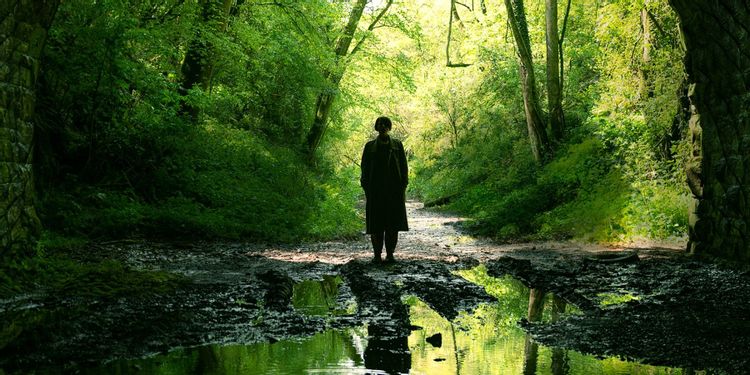     Men - plakat i zwiastun horroru reżysera Ex Machiny