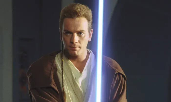     Ewan McGregor - mistrz miecza świetlnego i aktorstwa. Dlaczego fani Gwiezdnych Wojen go pokochali?