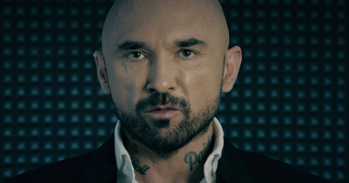     Patryk Vega staje do walki ze złem. Reżyser sprzedaje NFT ze znalezionym paszportem Putina