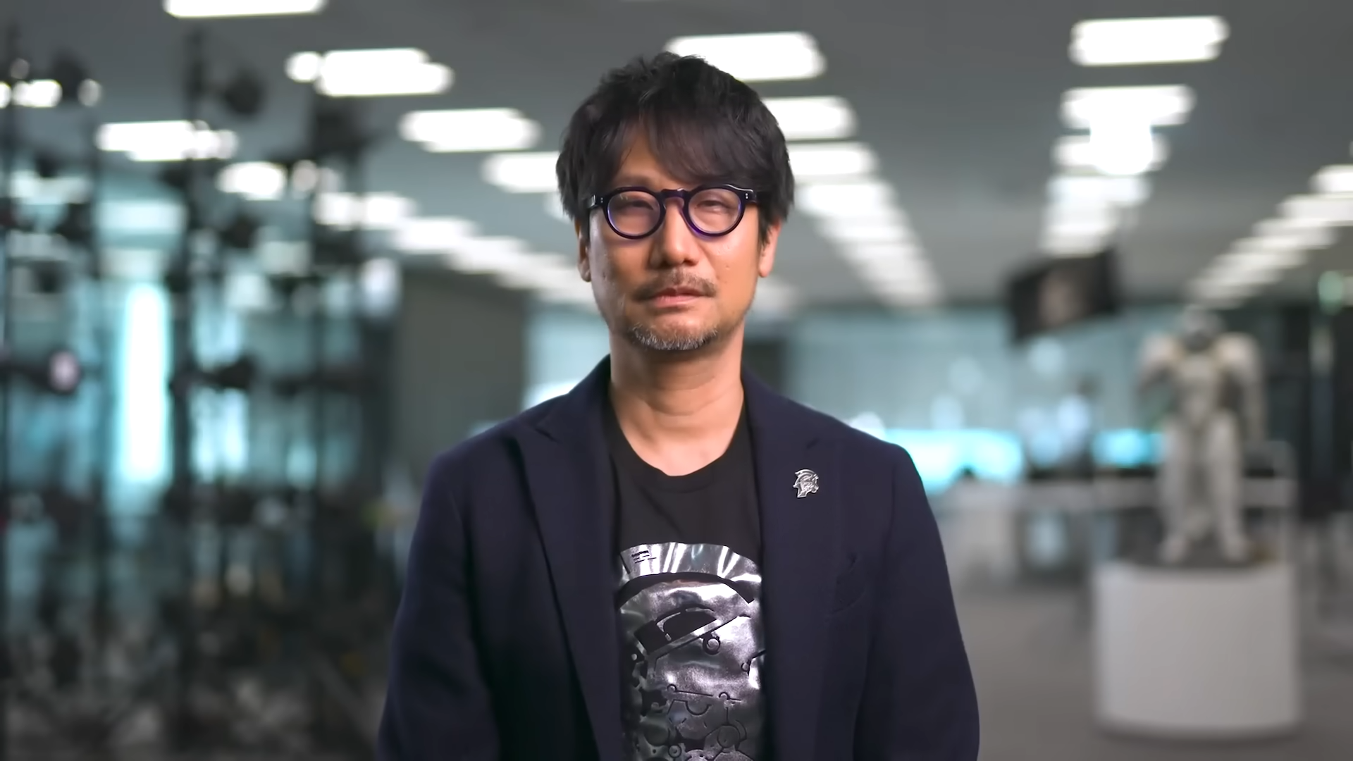     Hideo Kojima wystąpił w serialu. Znany twórca gier zaliczył cameo w produkcji Netflixa