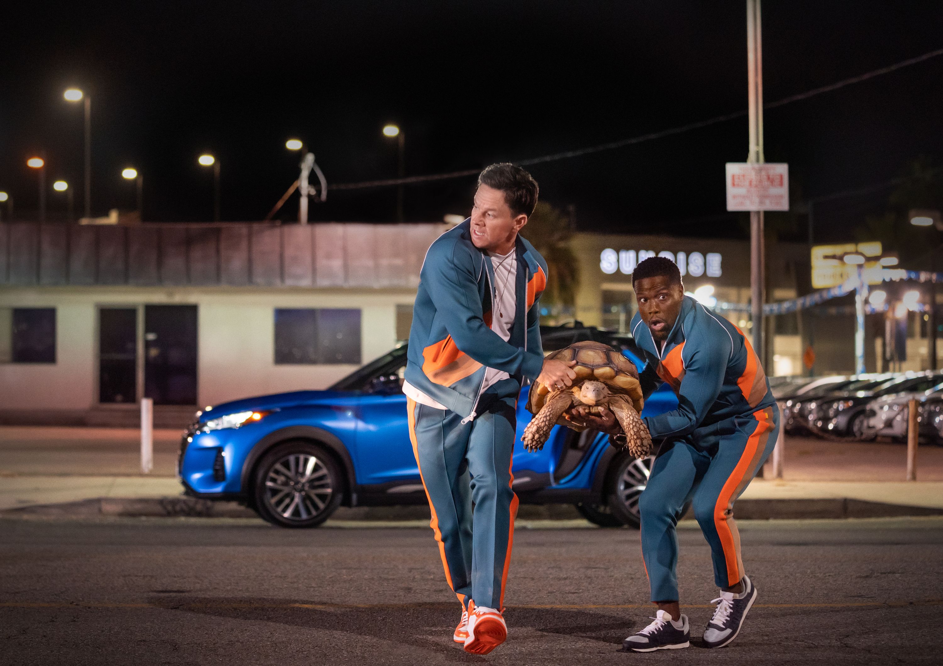 Czas dla siebie - zwiastun komedii Netflixa. Kevin Hart i Mark Wahlberg robią szalone rzeczy
