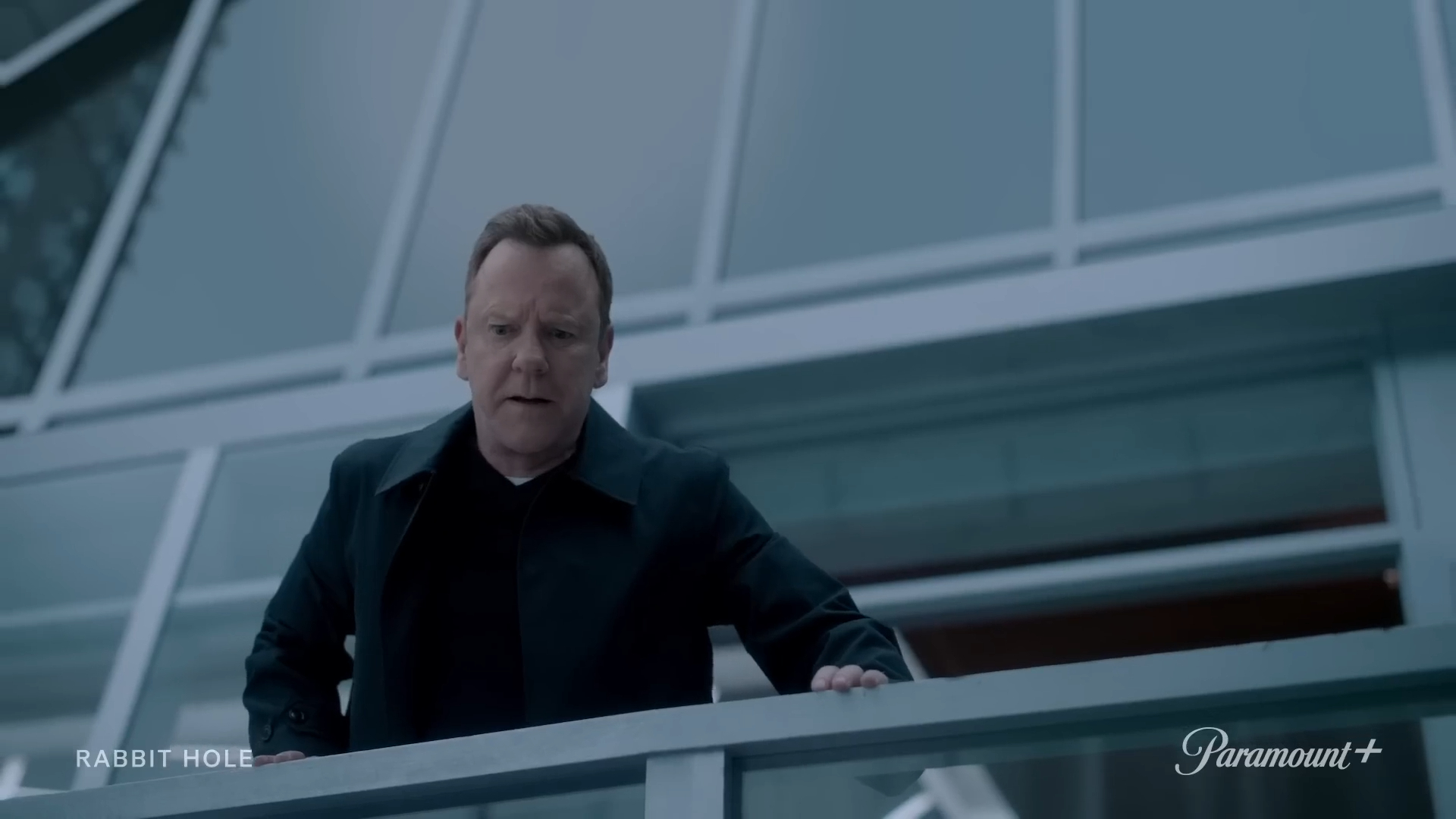     Rabbit Hole - plakaty postaci. To oni są w centrum szpiegowskiej intrygi