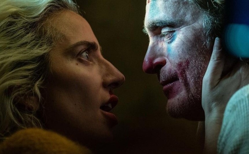     Joker 2 - Lady Gaga i Joaquin Phoenix na TYCH schodach. Harley Quinn ma krótkie włosy!