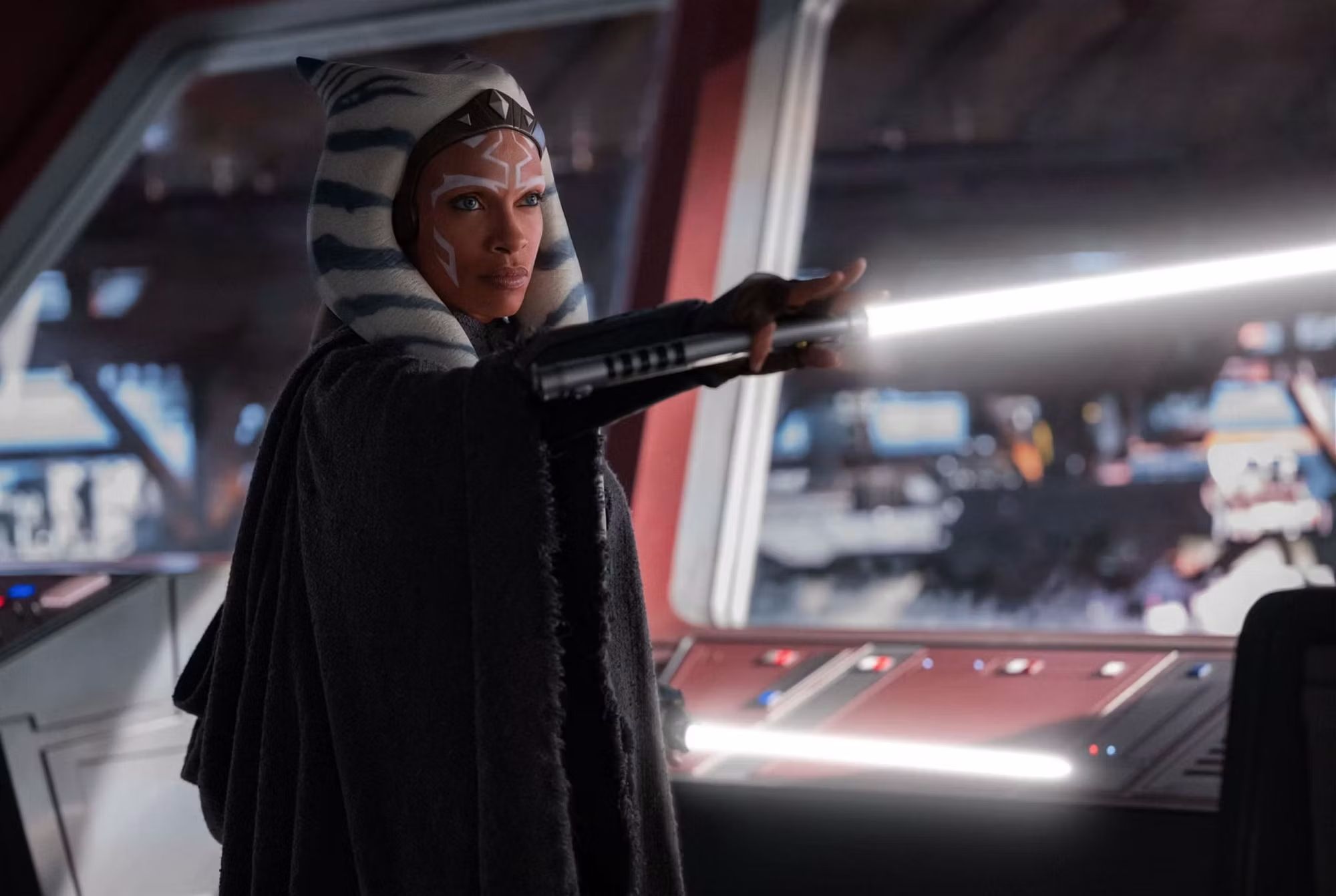 Gwiezdne Wojny: Ahsoka - wideo o powstawaniu serialu. Dave Filoni wskazuje największego Jedi