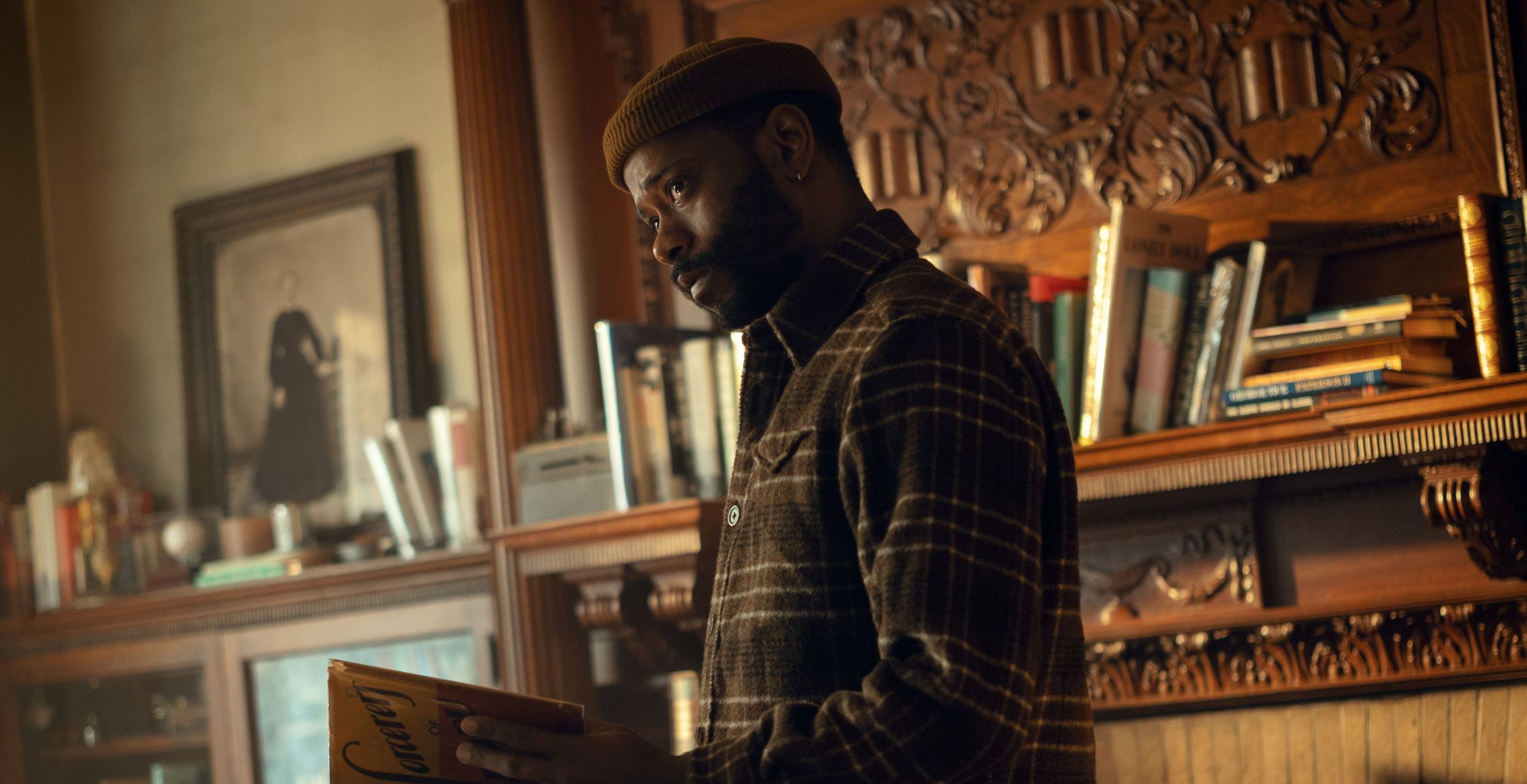     Odmieniec - zdjęcia z nowego serialu z LaKeithem Stanfieldem. Apple TV+ podał datę premiery