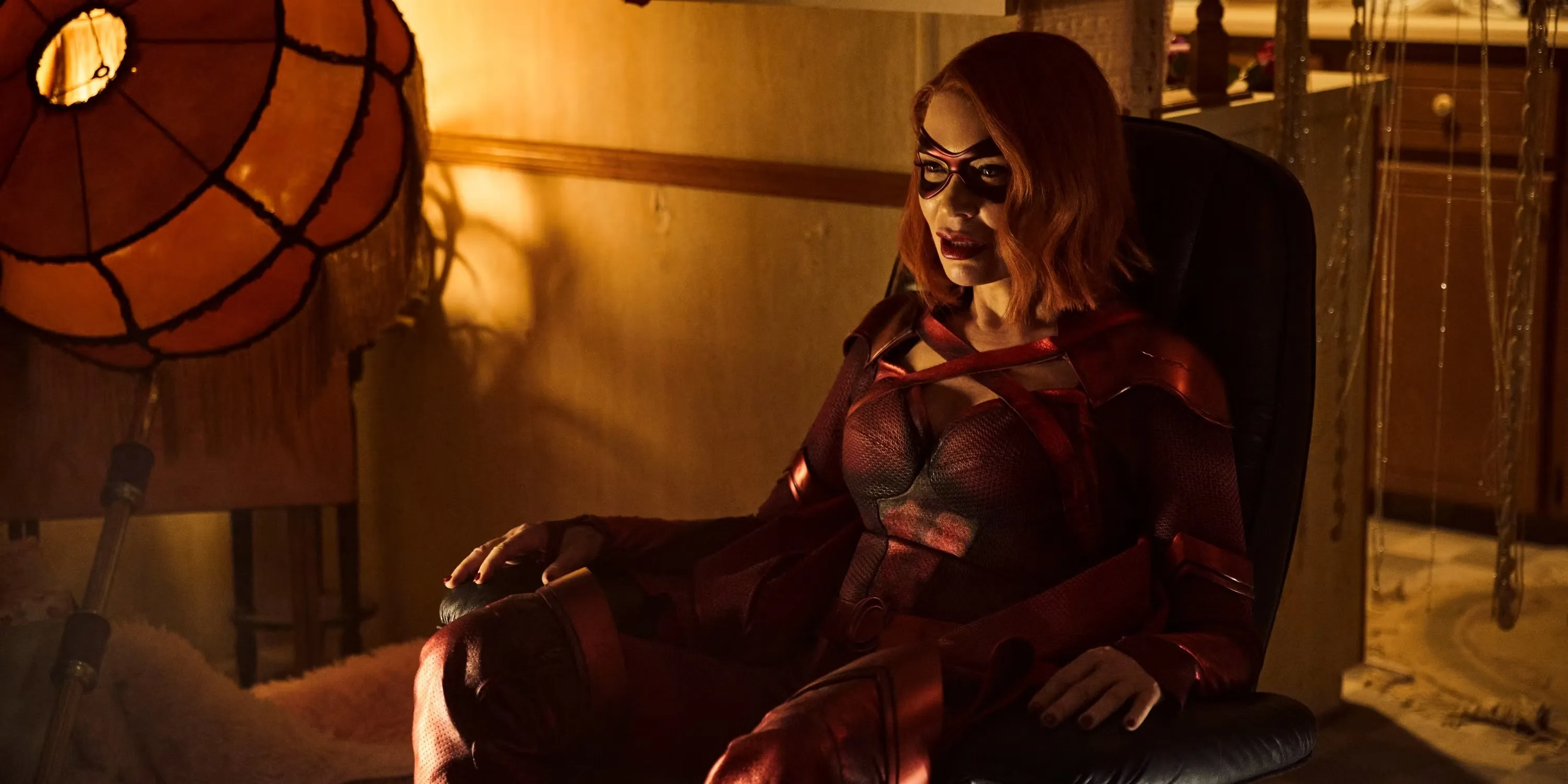 31. Crimson Countess - członkini Odwetu, która potrafiła strzelać z rąk ognistymi kulami. Ta moc jest potężna i mordercza, ale łatwa do powstrzymania, gdy nie dopuści się do zatknięcia jej dłoni. Nie przetrwała wybuchu Soldier Boya.