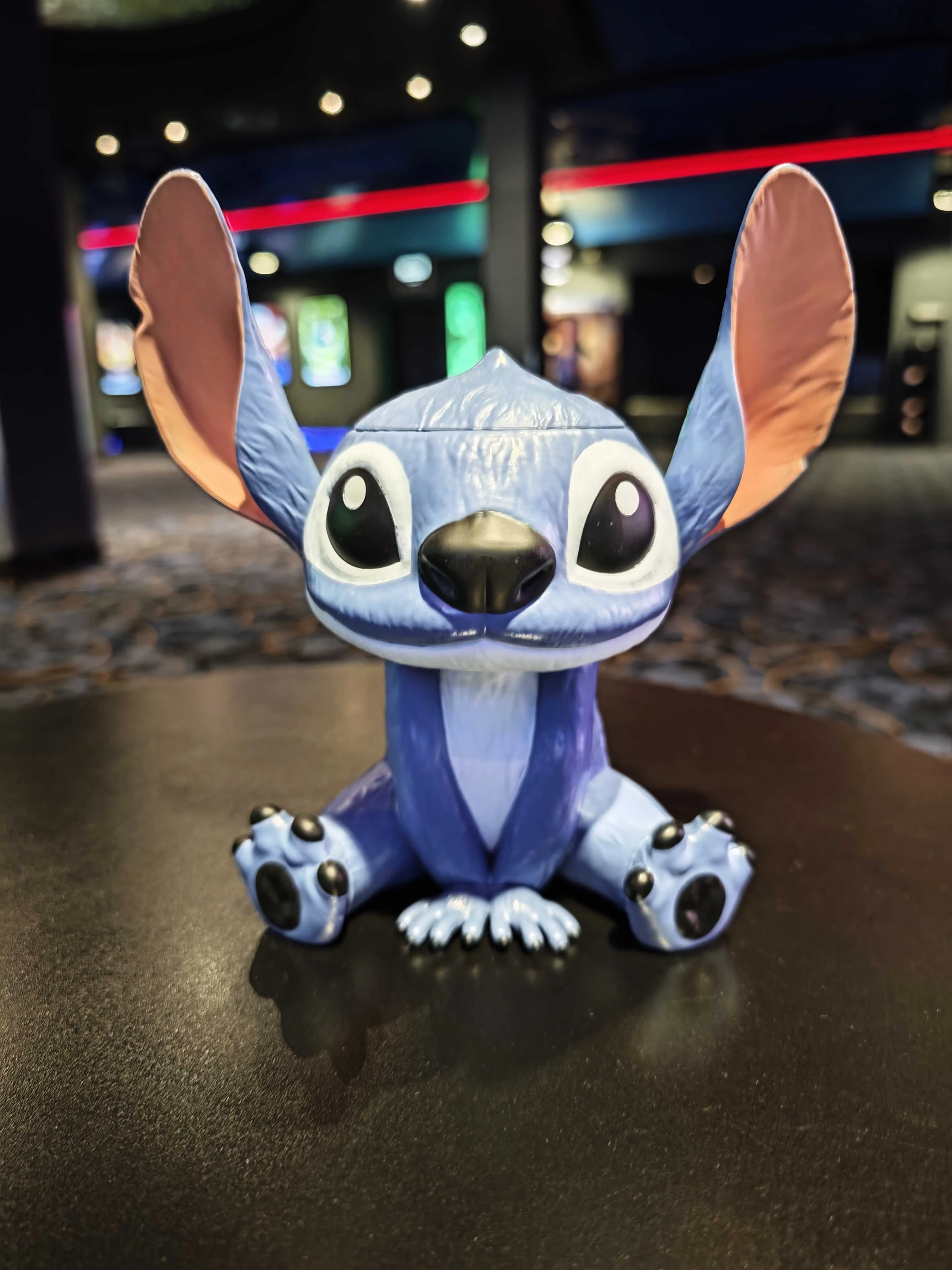 Lilo i Stich - kubełki na popcorn i kubeczki związane z filmem w limitowanej sprzedaży w sieci Cinema City