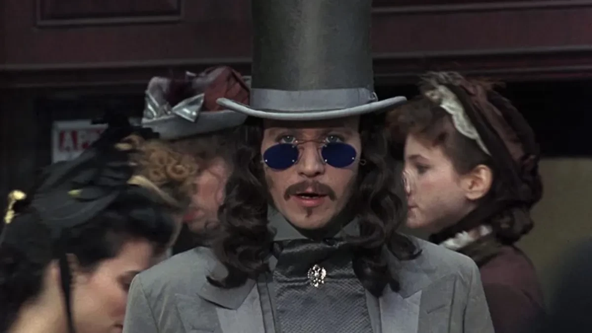 Dracula (1992) – ekscentryczna interpretacja mitu o wampirze oczami Francisa Forda Coppoli, twórcy Ojca chrzestnego. Warto obejrzeć dla genialnej kreacji Gary'ego Oldmana, który zagrał Drakulę, w tej wersji zmieniającego się jak mijające dekady.