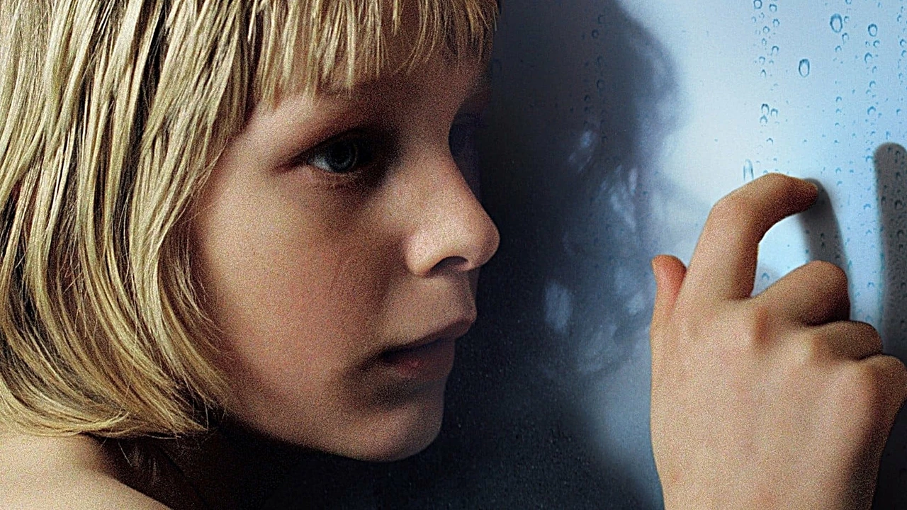 Pozwól mi wejść (2008) – film opowiada o przyjaźni samotnego chłopca i wyjątkowej dziewczynki, skrywającej sekret. To ciekawe, że twórcom udało się połączyć horror z historią o dojrzewaniu i przyjaźni. W tym wypadku wampiry nie są tak naprawdę w centrum, ale właśnie dlatego to tak ciekawa propozycja.