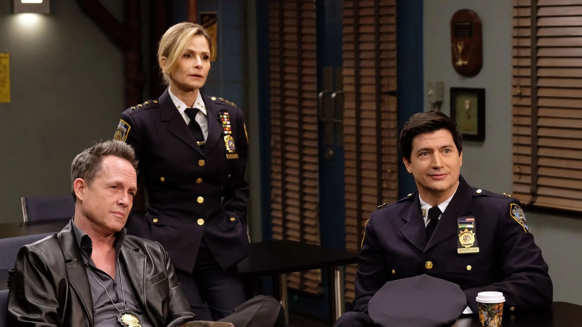 Brooklyn 9-9 - sezon 6. (2019) - 100%