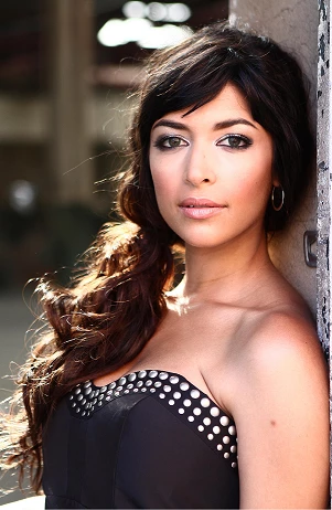 Hannah Simone