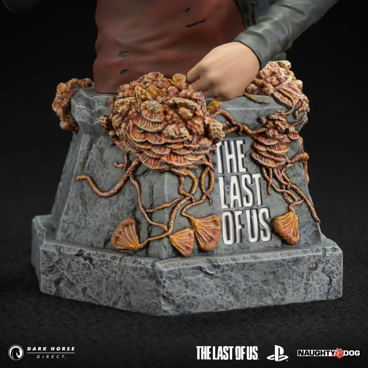 The Last of Us - popiersie Ellie z pistoletem