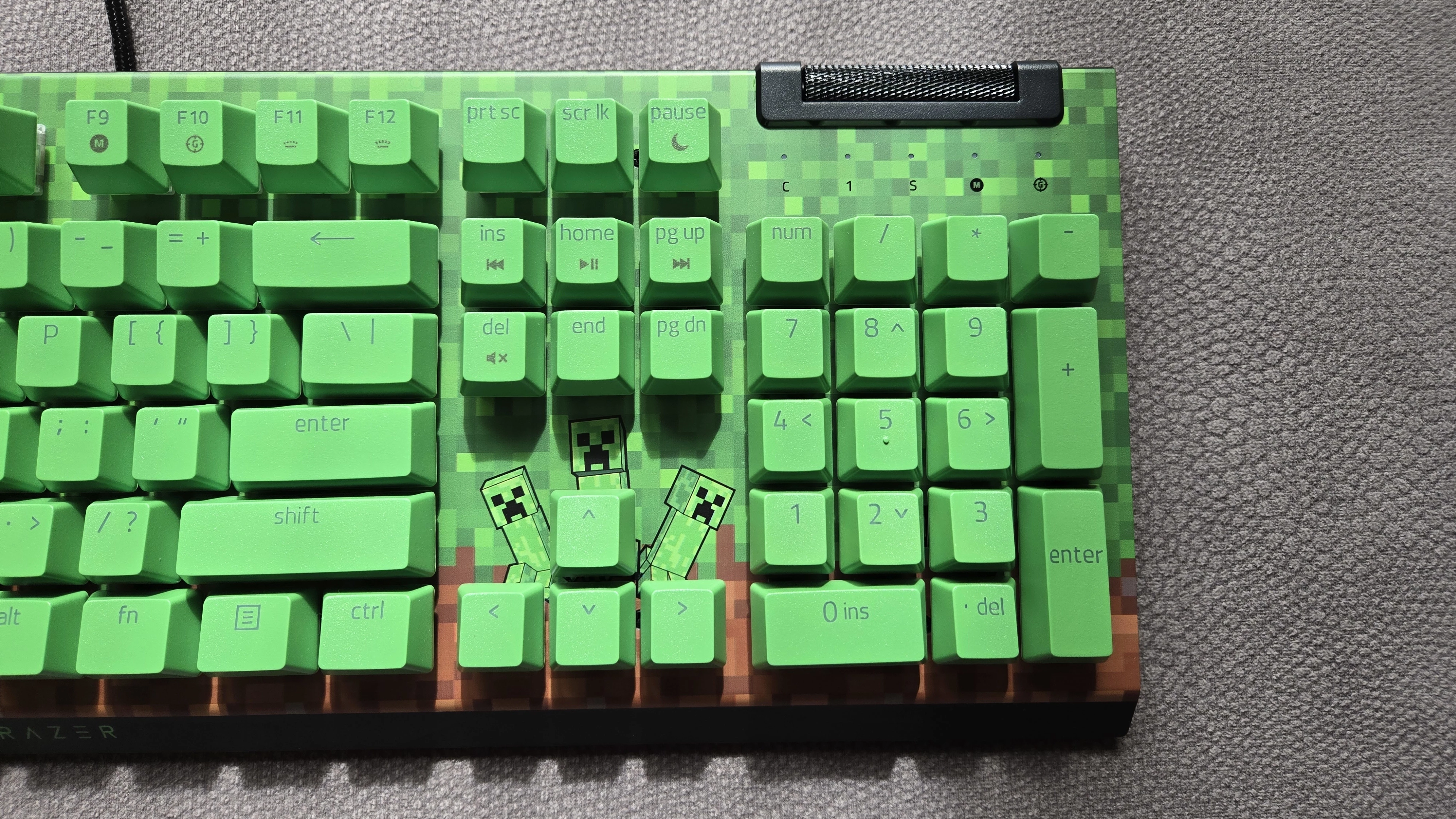 Razer x Minecraft Blackwidow V4 X