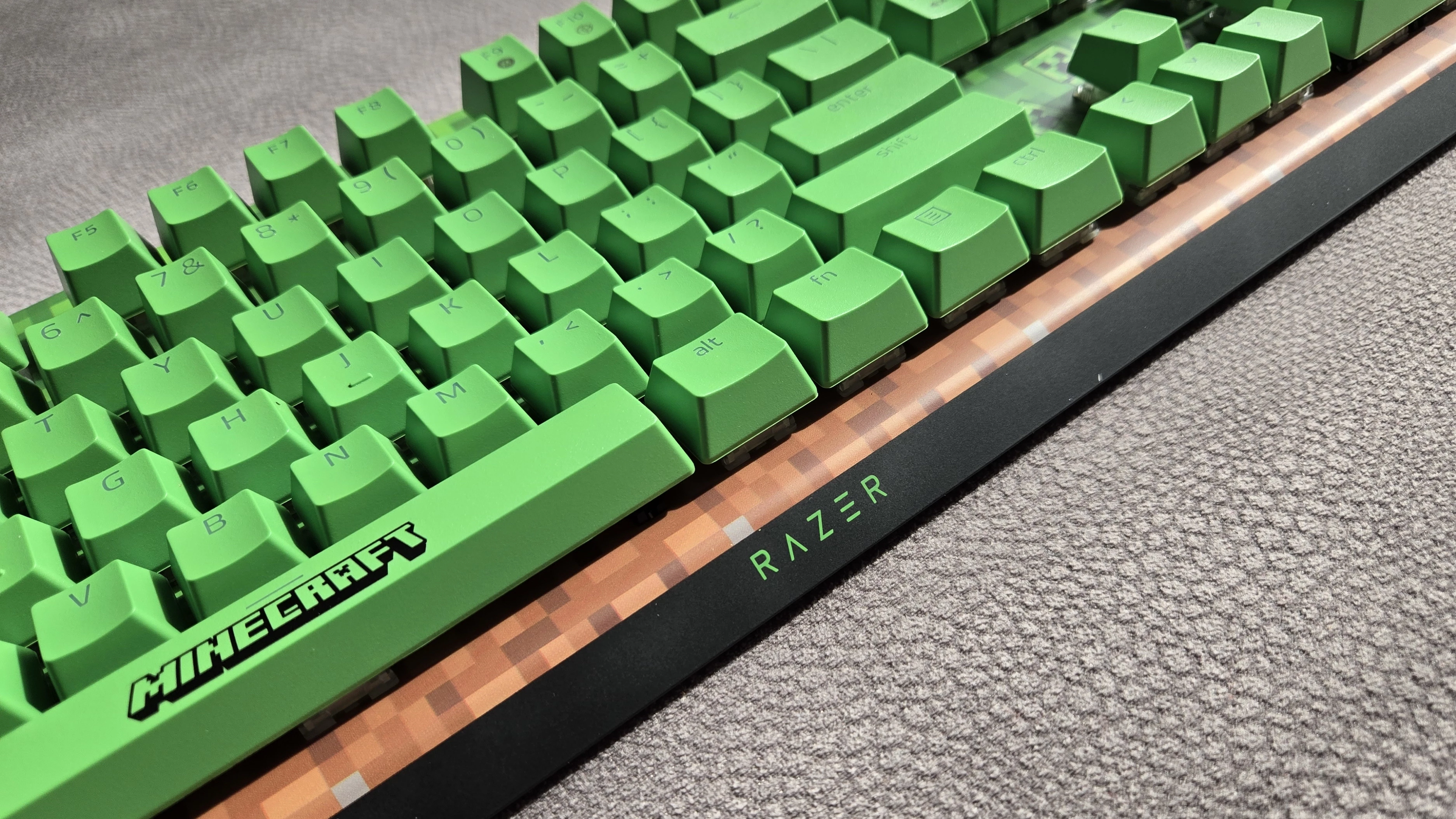 Razer x Minecraft Blackwidow V4 X