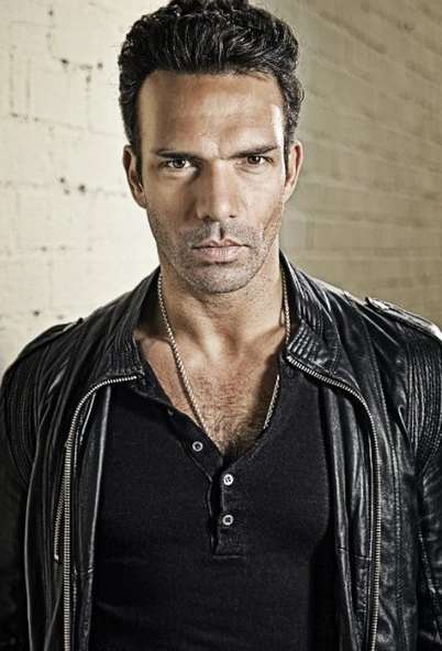 Darren Shahlavi