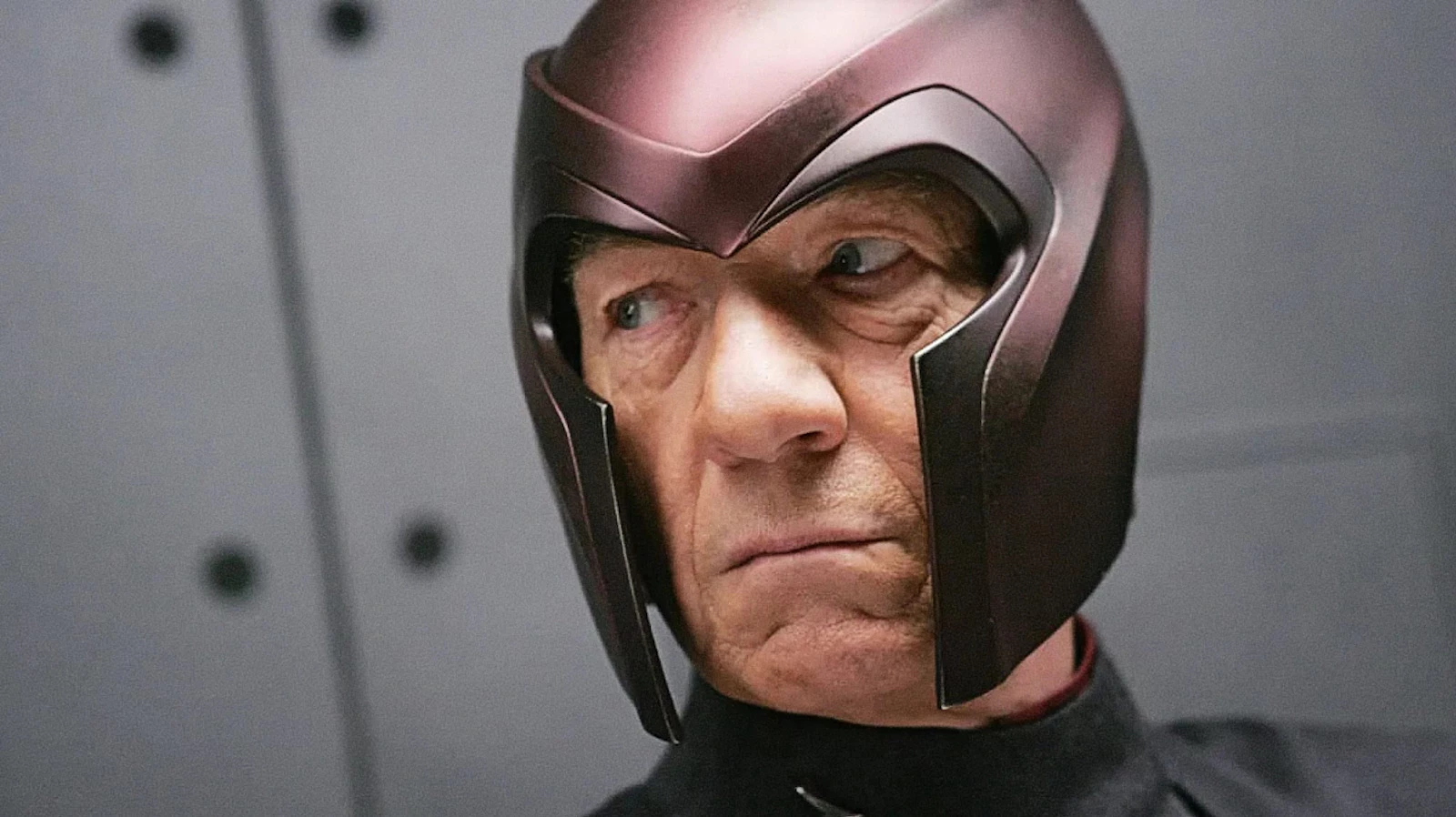 Magneto (franczyza X-Men) - bezwzględnie dążył do celu i nie stronił od przemocy wobec ludzi. Tak naprawdę jednak kierował się pragnieniem ochrony mutantów przed prześladowaniami, a jego działania wynikały z ogromnego bólu i złych doświadczeń, jakich doznał ze strony ludzkości.