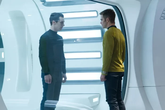 Khan (W ciemność. Star Trek) - przedstawiany jako antagonista, którego działania były bezwzględne. W rzeczywistości jego motywacje były zrozumiałe. Został obudzony bez własnego wyboru i wykorzystany przez Alexandra Marcusa.