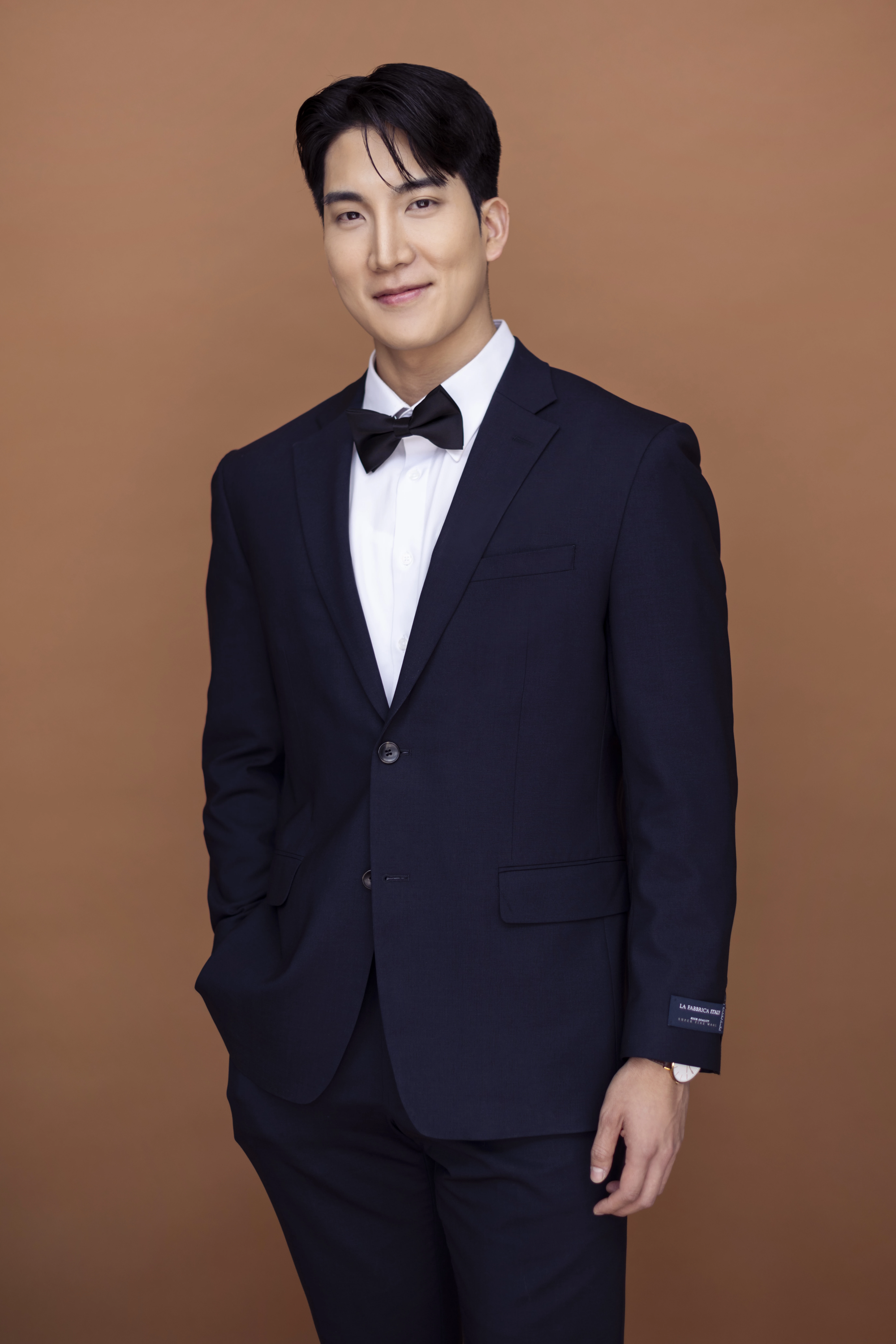 Lee Seung Chan pochodzi z Korei Południowej i ma 32 lata.
