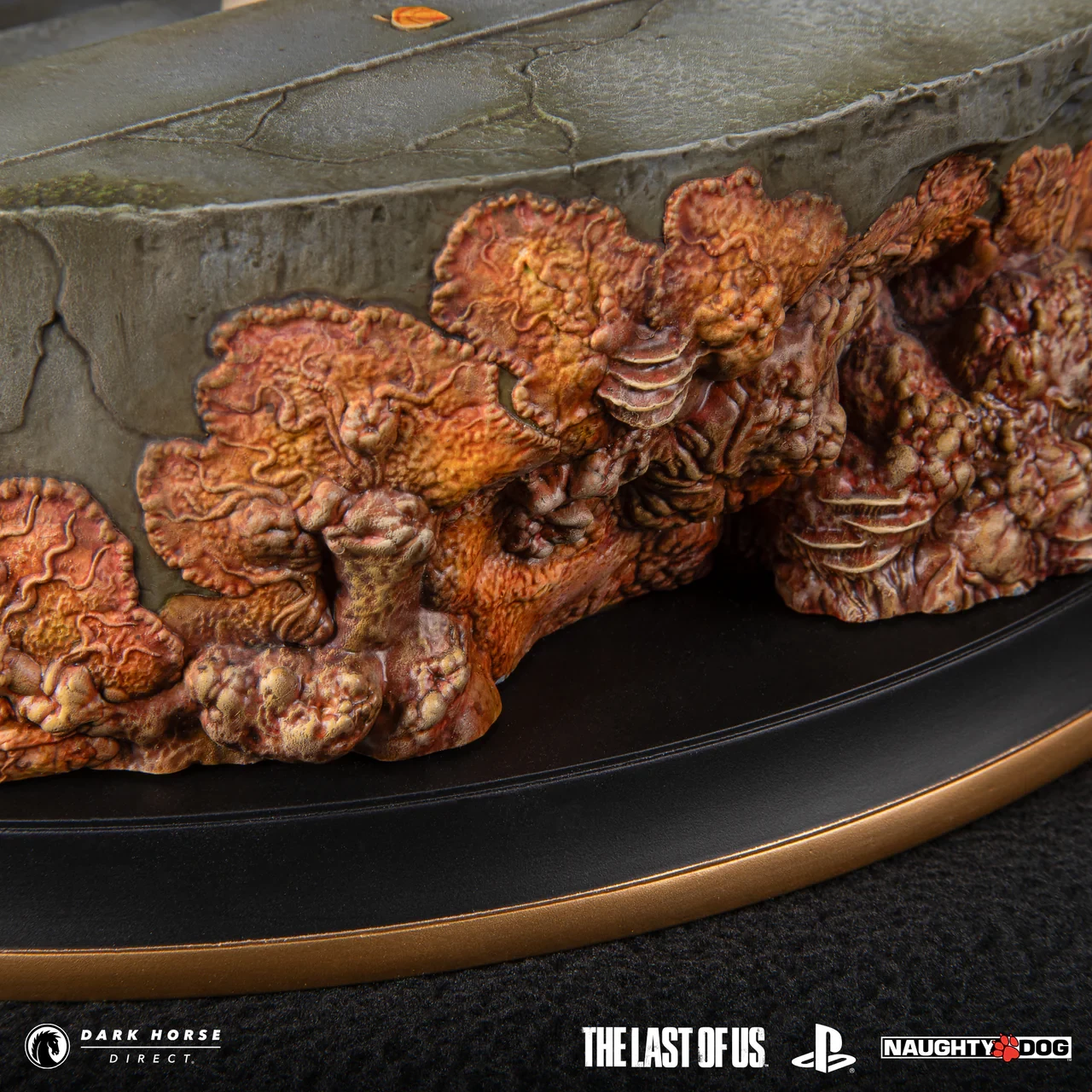 The Last of Us - figurka od Joela i Ellie od firmy Dark Horse