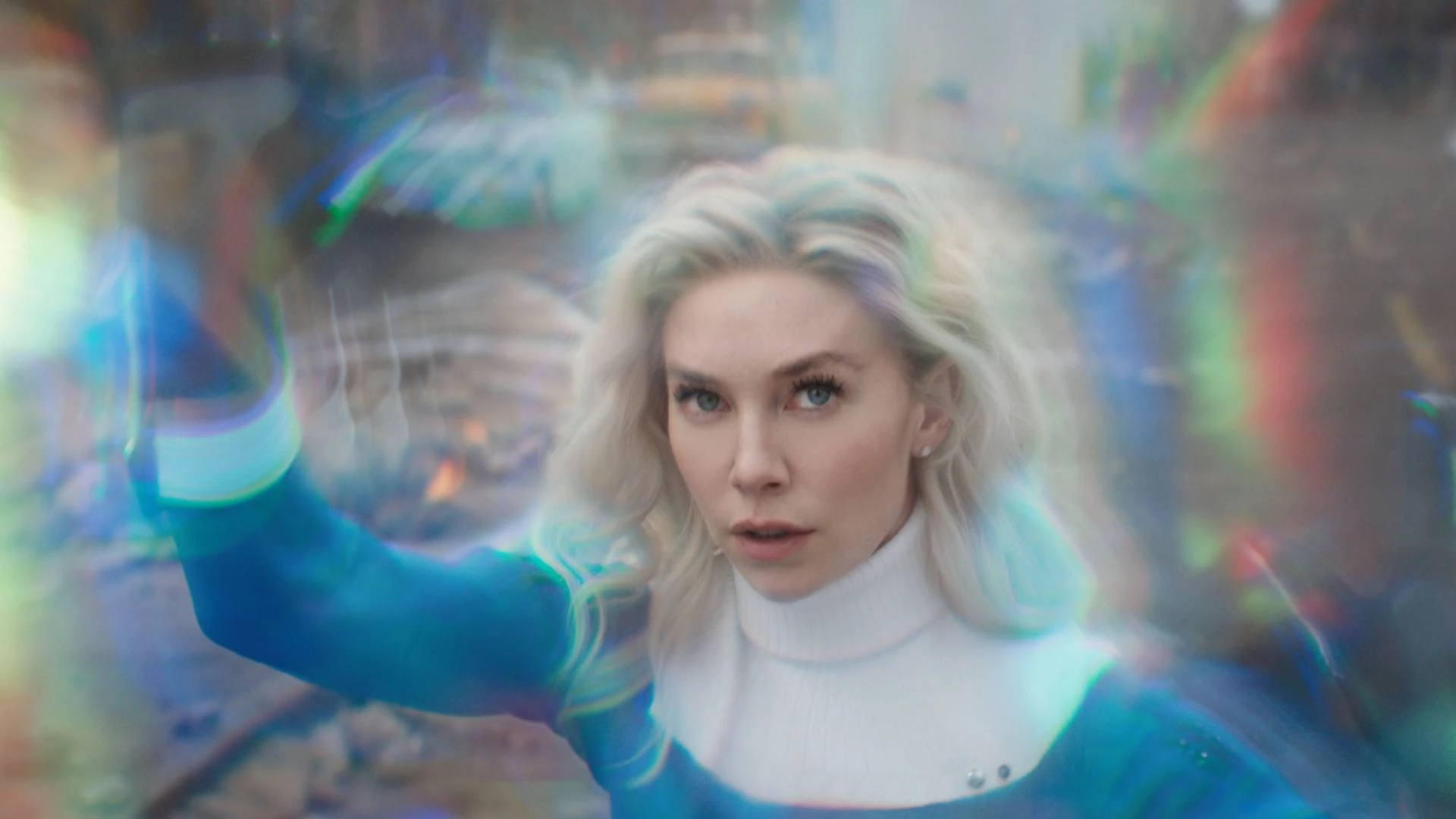 35. Sue Storm aka Niewidzialna Kobieta – na poznanie pełnego katalogu mocy tej postaci przyjdzie nam poczekać do premiery „Fantastycznej 4”, ale już teraz wiemy, że Sue Storm poza umiejętnością bycia niewidzialną potrafi tworzyć niezwykle potężne pola siłowe za pomocą własnych myśli. Istotne jest to, że bohaterka może doprowadzić do ich powstania np. w głowie wroga, mogąc uśmiercić go na miejscu.