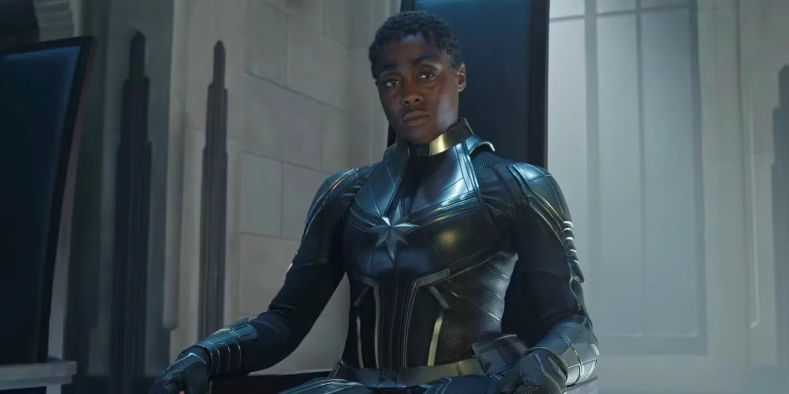 56. Maria Rambeau aka Kapitan Marvel - członkini Iluminatów z Ziemi-838; w swoim świecie to ona stała się Kapitan Marvel, posiadając te same moce co Carol Danvers z Ziemi-616, w tym nadludzką siłę, szybkość i wytrzymałość, zdolność manipulowania energią kosmiczną, długowieczność, umiejętność latania, tworzenie potężnych wiązek energii i pól siłowych czy generowanie ogromnych podmuchów ciepła.