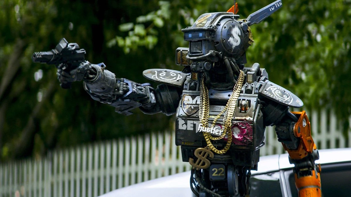 „Chappie” (2015) – robot, który wykazuje cechy typowe dla ludzkiej osobowości.