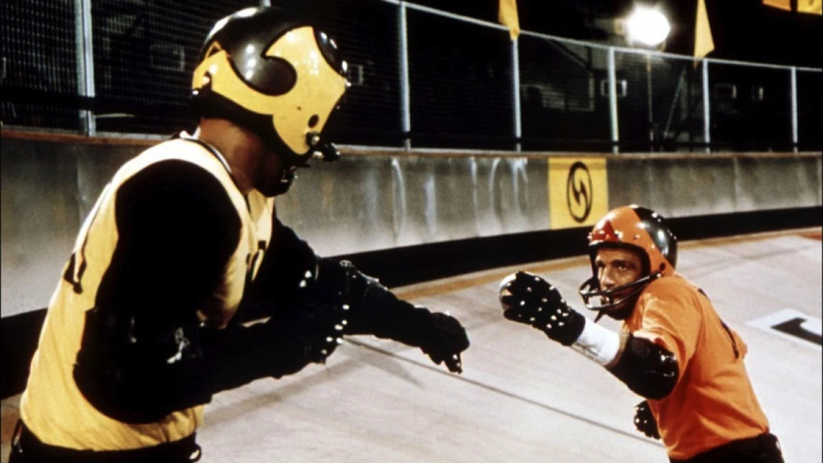 „Rollerball” (1975) – domy przepełnione ekranami, książki zastąpione cyfrowymi streszczeniami oryginałów.