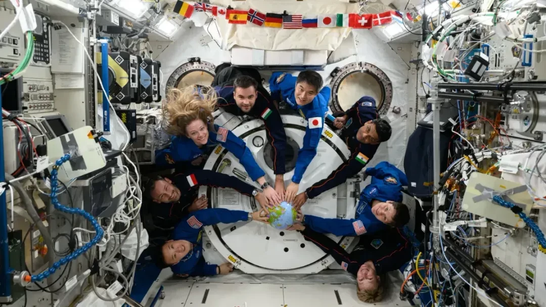 Sławosz Uznański-Wiśniewski na ISS