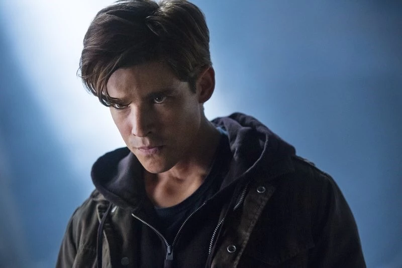 6. S1E11 - Dick Grayson - 8.4/10