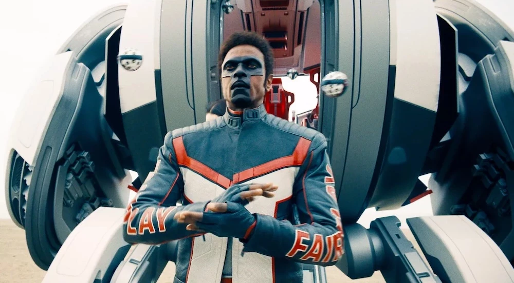 9. Mister Terrific - genialny wynalazca i strateg, który mimo braku nadludzkich mocy dysponuje zaawansowaną technologią, przede wszystkim wielofunkcyjnymi kulami T-Spheres. Dzięki nim potrafi tworzyć pola siłowe, skanować otoczenie, atakować przeciwników, a nawet detonować ładunki.