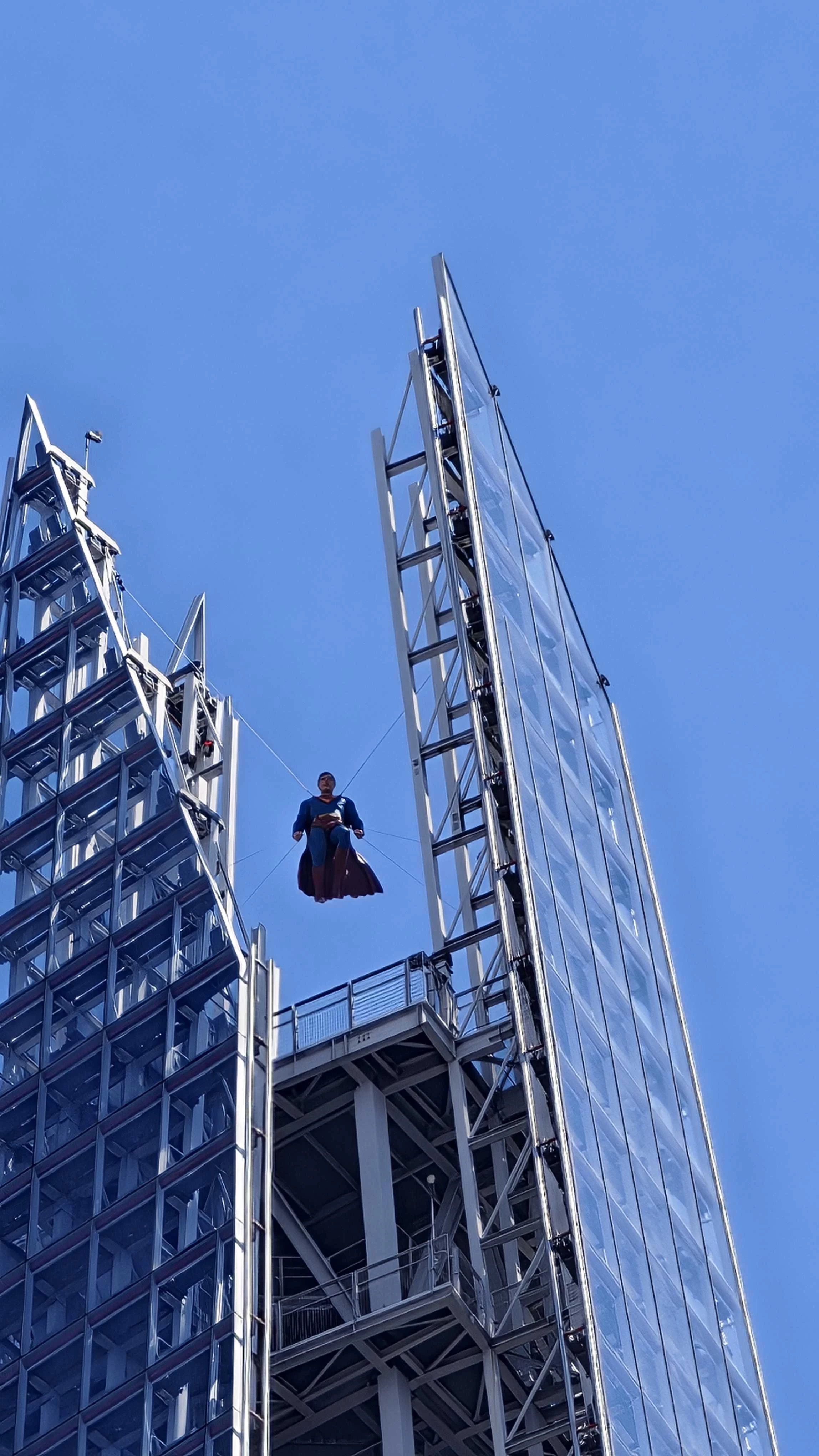 Superman na londyńskim wieżowcu