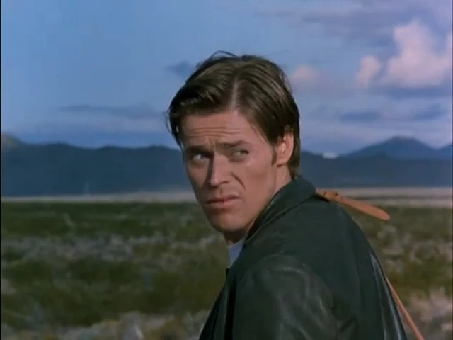 Willem Dafoe w filmie Zajazd pełen wrażeń (1985)