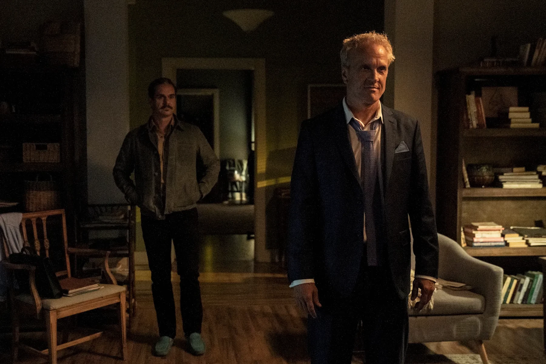 Howard Hamlin (Better Call Saul) - zginął z rąk Lalo Salamanci, który niespodziewanie wtargnął do mieszkania Jimmy’ego i Kim i bezlitośnie go zastrzelił.