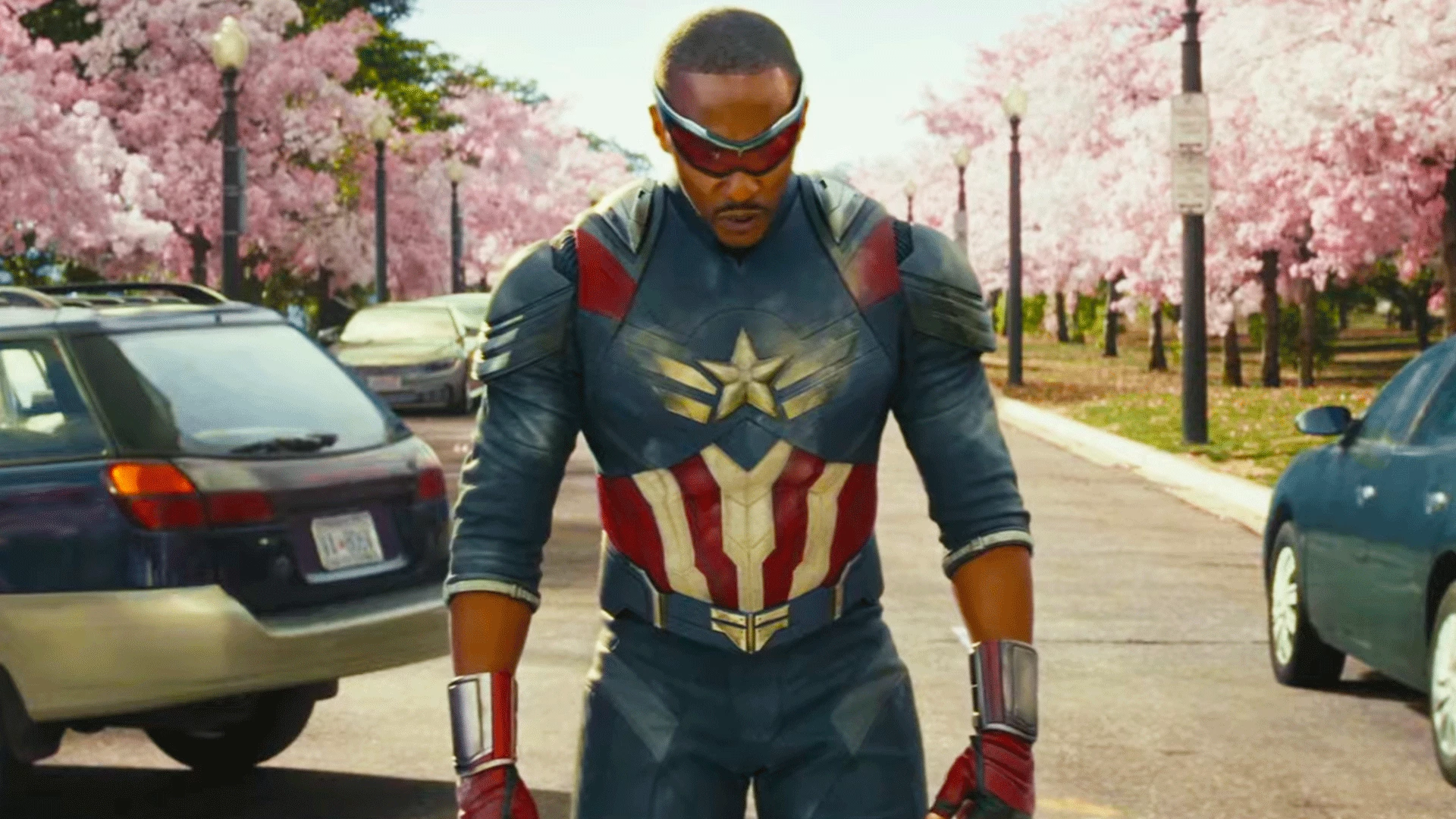 Sam Wilson (Kapitan Ameryka: Nowy wspaniały świat i Thunderbolts*) - jako Kapitan Ameryka, prowadzi swoją drużynę Avengers, ale jest w konflikcie z nową grupą Avengers, co komplikuje jego misję.